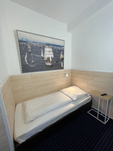 Bedroom 4, Hotel Schwarzer Bär, Region Hannover