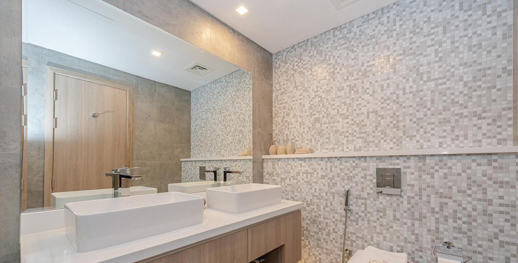 Bathroom 4, Marco Polo - Stunning 2 BR With Marina Views | Huge Pool & Gym, Dubai