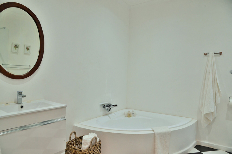 Bathroom 4, Mont d'Or Swartberg Hotel, Central Karoo