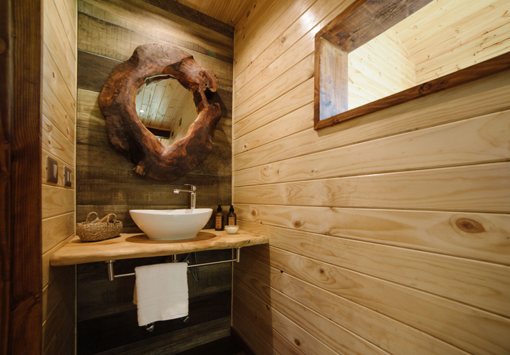 Bathroom, Ni-Newen, Cautín