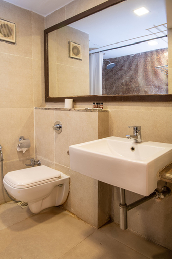 Bathroom 3, Discover Resorts, Raigarh