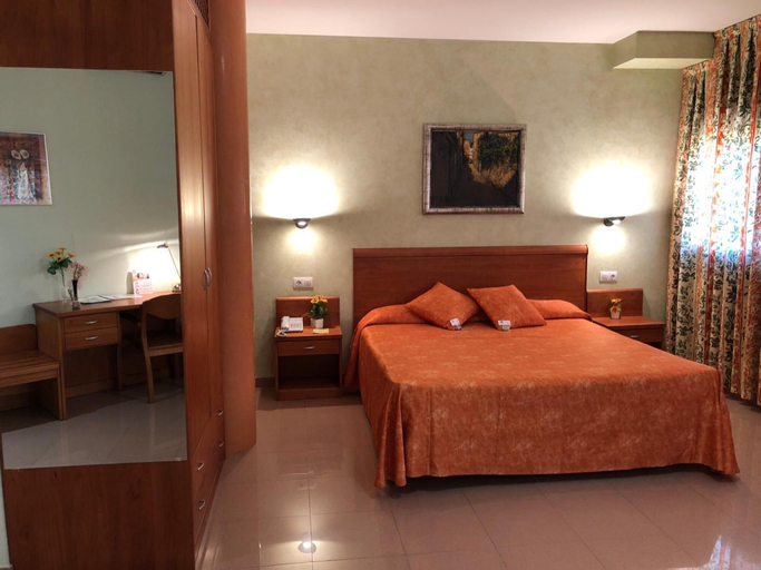 Bedroom 4, Hotel Fonda Neus, Barcelona