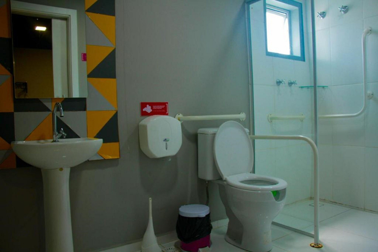 Bathroom 3, Tetris Container Hostel, Foz do Iguaçu