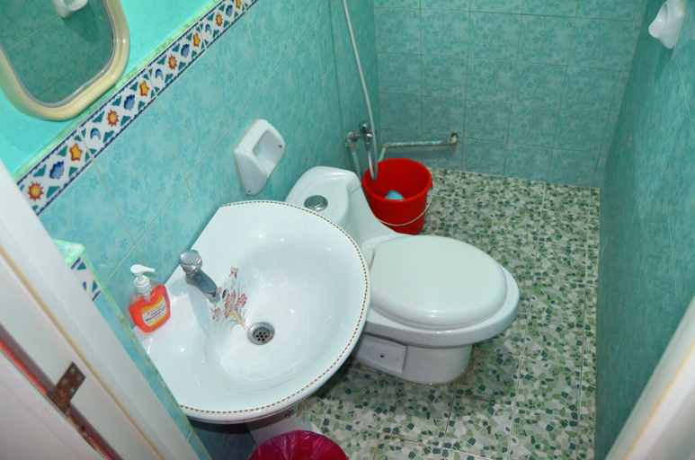 Bathroom 5, Casa Bonita Inn 1, Oslob