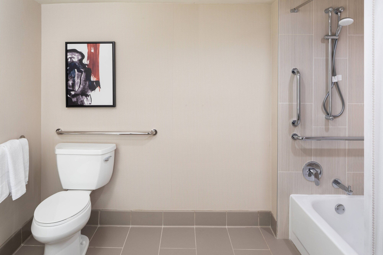 Bathroom 4, Delta Hotel Philadelphia Airport, Delaware