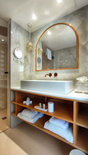 Bathroom 4, Hôtel La Plage, La Grande-Motte, Hérault