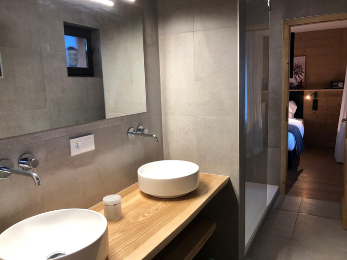 Bathroom 4, Terra-Beka Lodge, Haute-Savoie