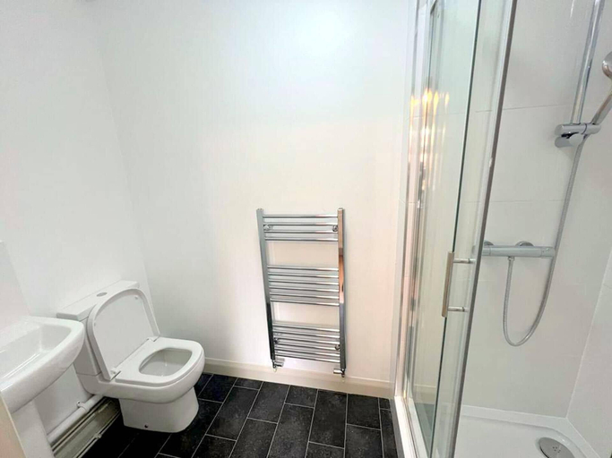 Bathroom, Twin Studio Flat in Sutton - Ground Floor, London