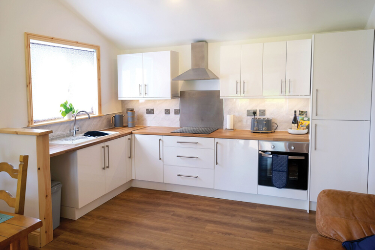 Others 5, Pen Dragon - 2 Bed Cottage - Penclawdd, Swansea