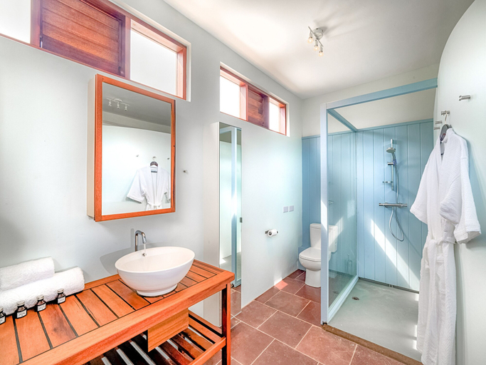 Bathroom 5, Cocoâ Cove Resort