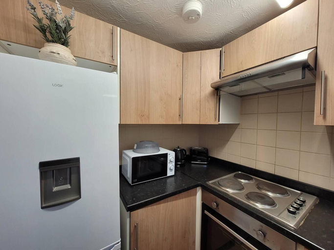 Others 4, Tastefully Decorated 1 bed Flat Near Abbeywood, London
