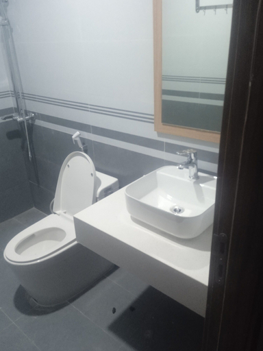Bathroom, Thanh Mang Hotel, Cô Tô