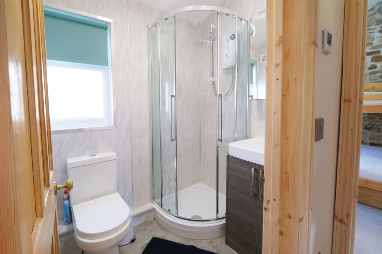 Bathroom 3, Pen Dragon - 2 Bed Cottage - Penclawdd, Swansea