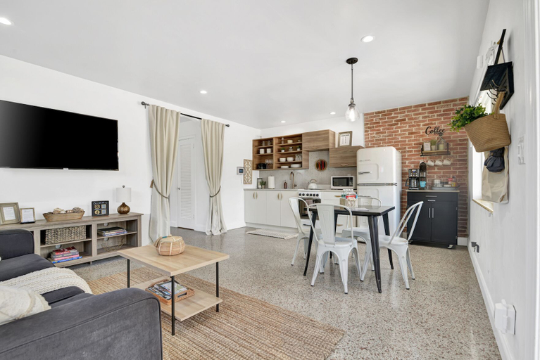 Others 4, Modern Downtown Bungalow, Palm Beach