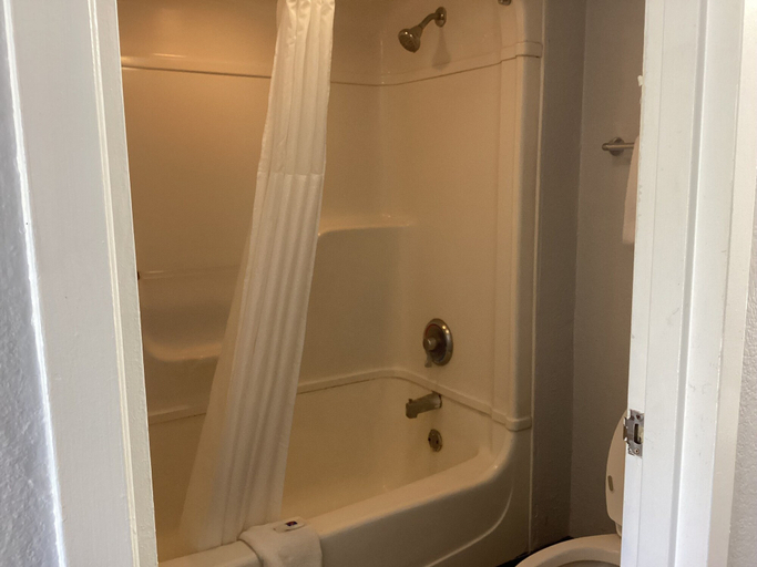 Bathroom 4, Motel 6 Lantana, FL, Palm Beach