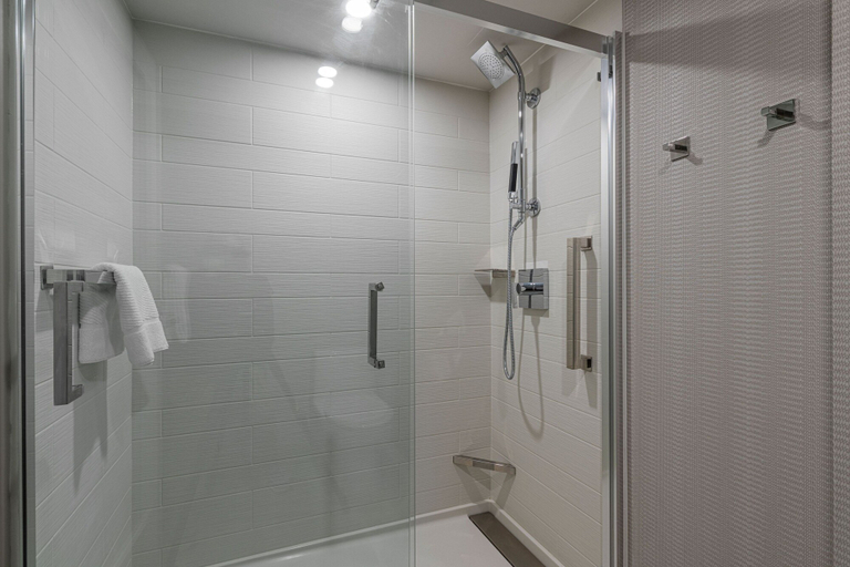 Bathroom 4, Marriott Wichita, Sedgwick