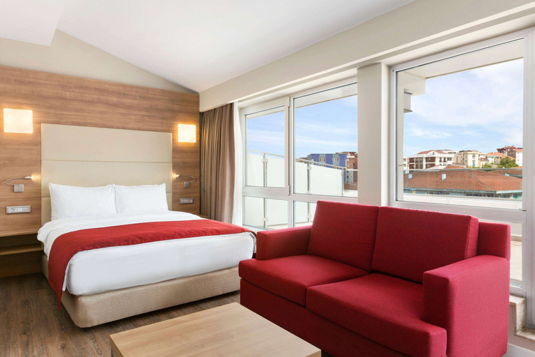 Bedroom 3, Ramada Encore by Wyndham Istanbul Kartal, Pendik