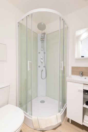 Bathroom, GLM residences 1, Aisne
