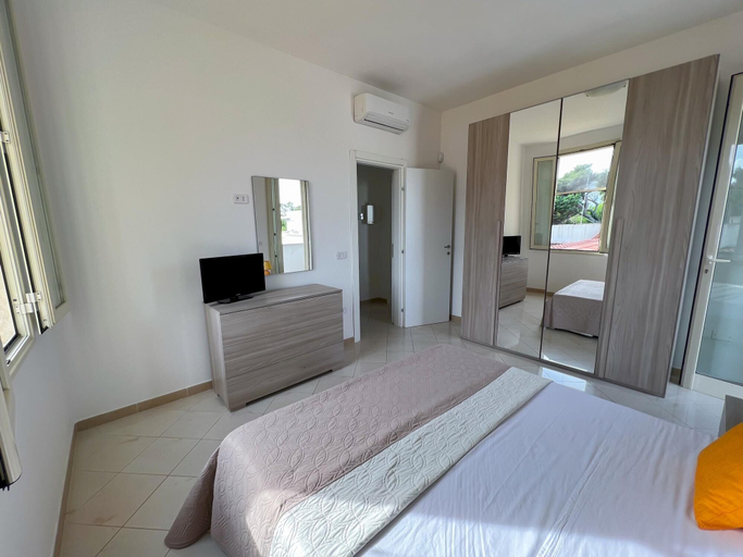 Room 2, Appartamento 72 in Casalabate, Lecce