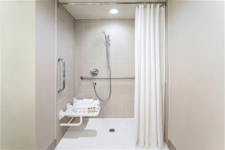 Bathroom 4, Delta Hotel Philadelphia Airport, Delaware