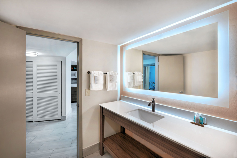 Bathroom 5, Bahama House, Volusia