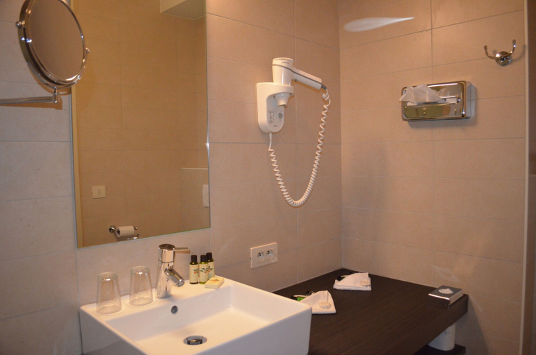 Bathroom 5, Cleythil Hotel, Oost-Vlaanderen