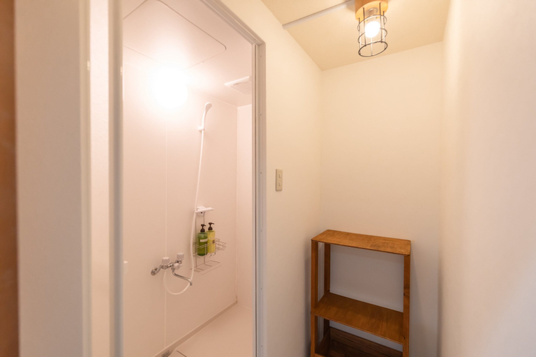 Bathroom 4, Karakara, Osaka