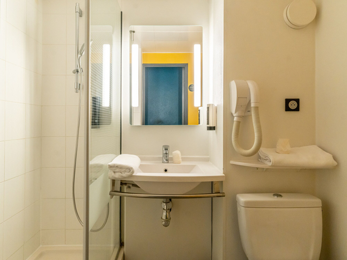 Bathroom 4, B&B HOTEL Marseille Prado Parc des expositions, Bouches-du-Rhône