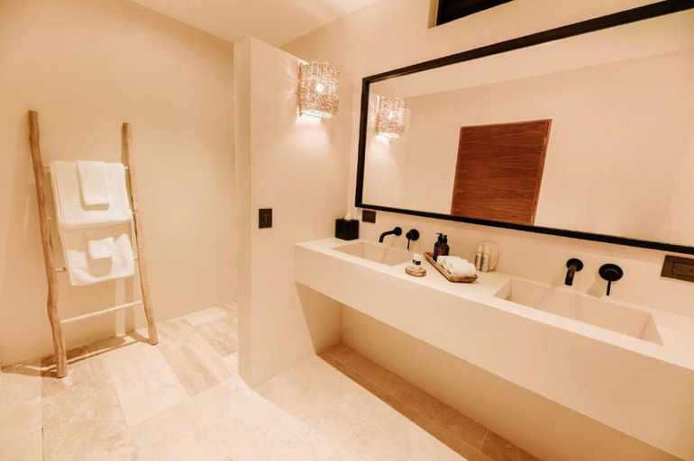 Bathroom 4, Majaro Apartments, Cozumel