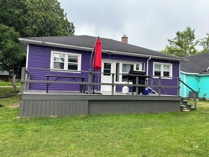 Exterior & Views 2, Myriad Fins Cottage and Marina, Kawartha Lakes