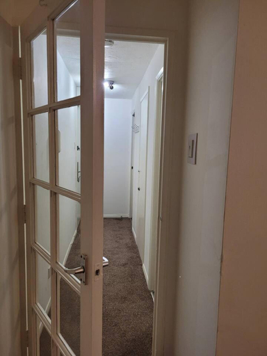 Others 5, Tastefully Decorated 1 bed Flat Near Abbeywood, London