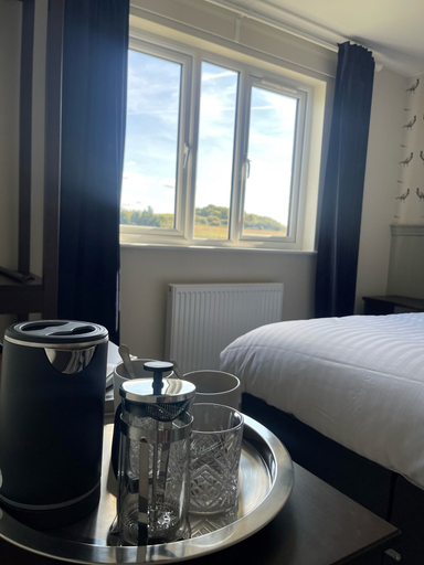 Bedroom 2, The Horseshoe and Castle, Medway