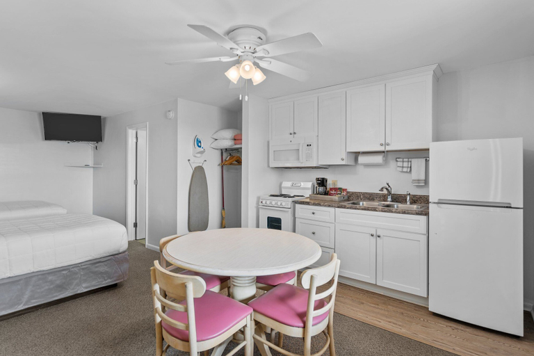 Others 5, The Beach House, New Hanover
