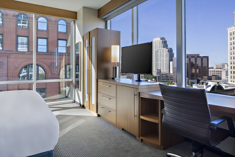 Bedroom 4, Hyatt Place Grand Rapids Downtown, Kent