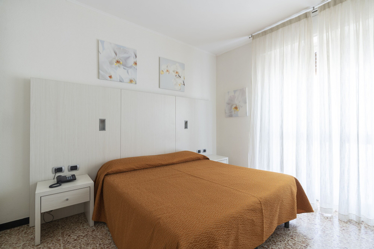 Bedroom 3, Hotel Aida, Savona
