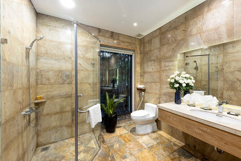 Bathroom 5, Serena Resort Kim Boi, Kim Bรดi