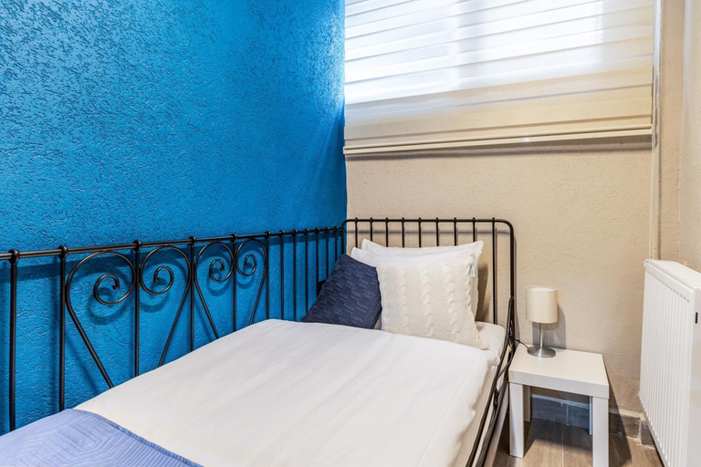 Room 4, Stylish Fully Furnished Modern Flat in Kad k y, Kadıköy