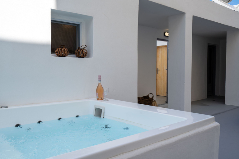 Sport & Beauty 4, Villa Tholos with Private Jacuzzi, South Aegean
