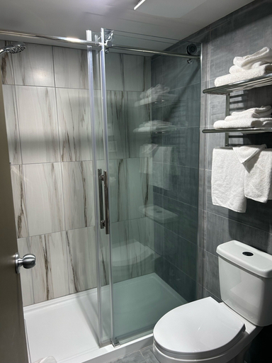 Bathroom 4, Complexe DIX80 Hôtellerie et Restaurant, Antoine-Labelle