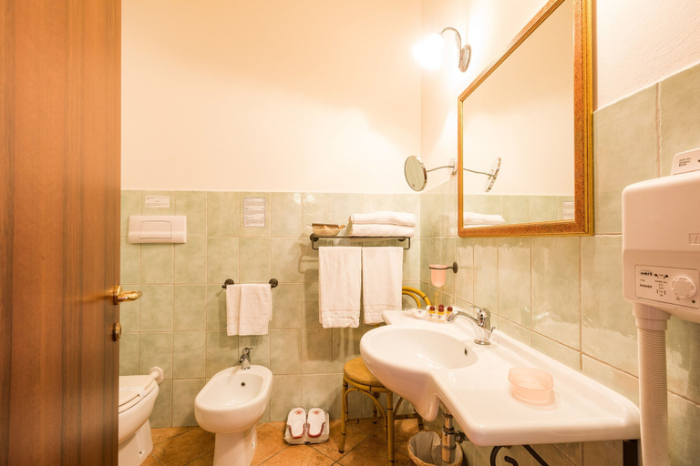 Bathroom 5, Hotel Lido degli Spagnoli, Carbonia-Iglesias