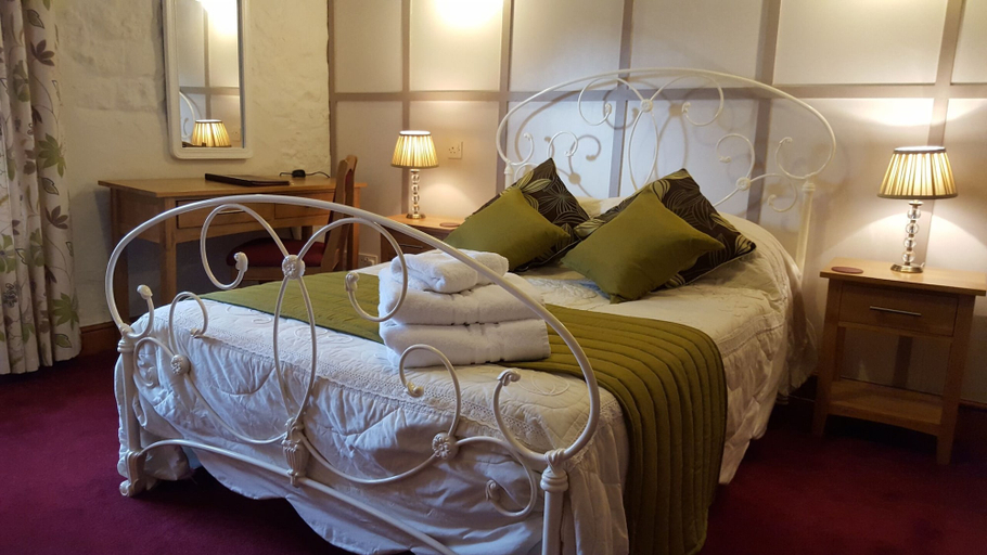 Bedroom 2, Walnut Tree Hotel, Somerset