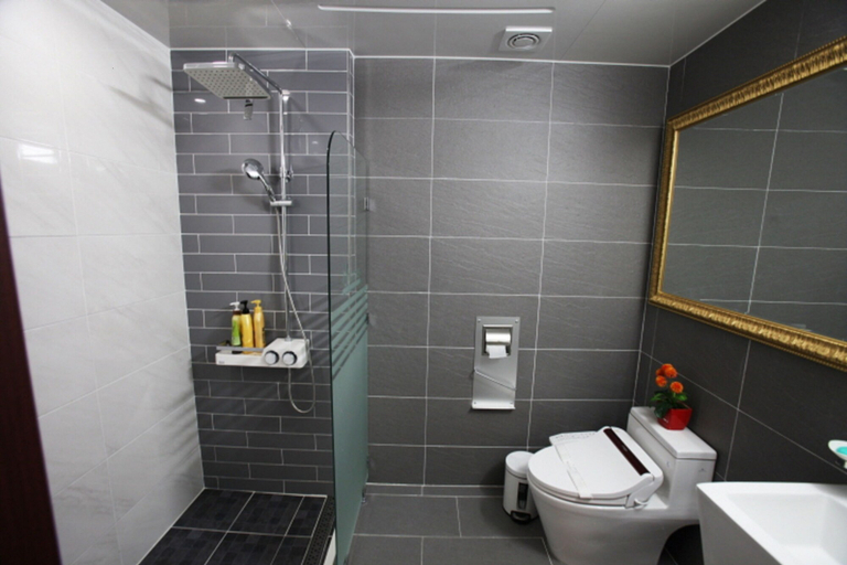 Bathroom, Happiness CC Hotel, Naju