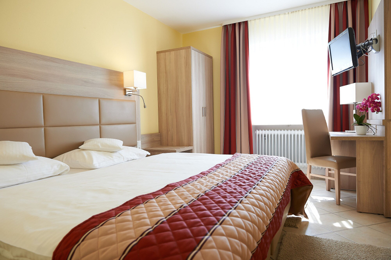 Bedroom 3, Hotel Wendelstein, Roth