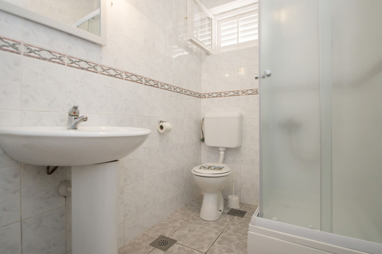 Bathroom 3, Seafront Apartment Dana, Vela Luka