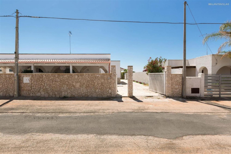 Room 3, 944 Villetta Mil A, Lecce