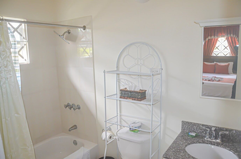 Bathroom 3, HAPPY HOLIDAYS at Drax Hall Country Club