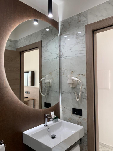 Bathroom 5, Hotel Maiuri, Napoli