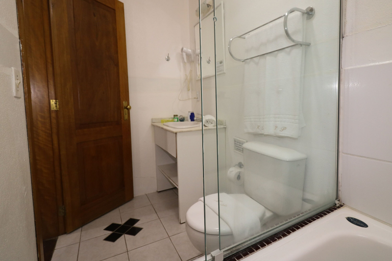 Bathroom 3, Hotel Hospedaria Provençal, Canela