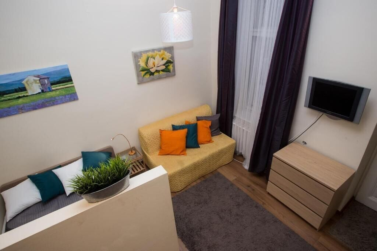 Others 5, Home Apartment, Budapesti