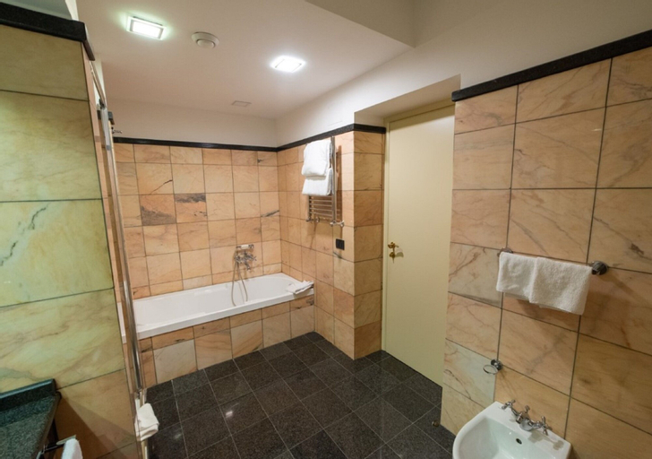 Bathroom 9